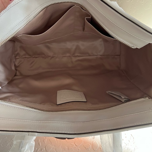 NWT TAYLOR EYELET LEATHER CARRYALL (COACH F27391) - Picture 7 of 13